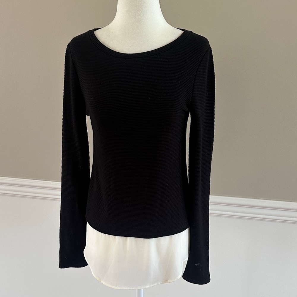 White House Black Market Women's Black and White Long Sleeve Top size XXS